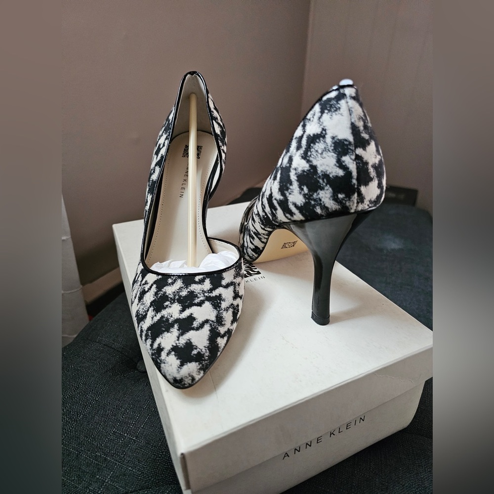 Anne Klein Houndstooth black & white heels
